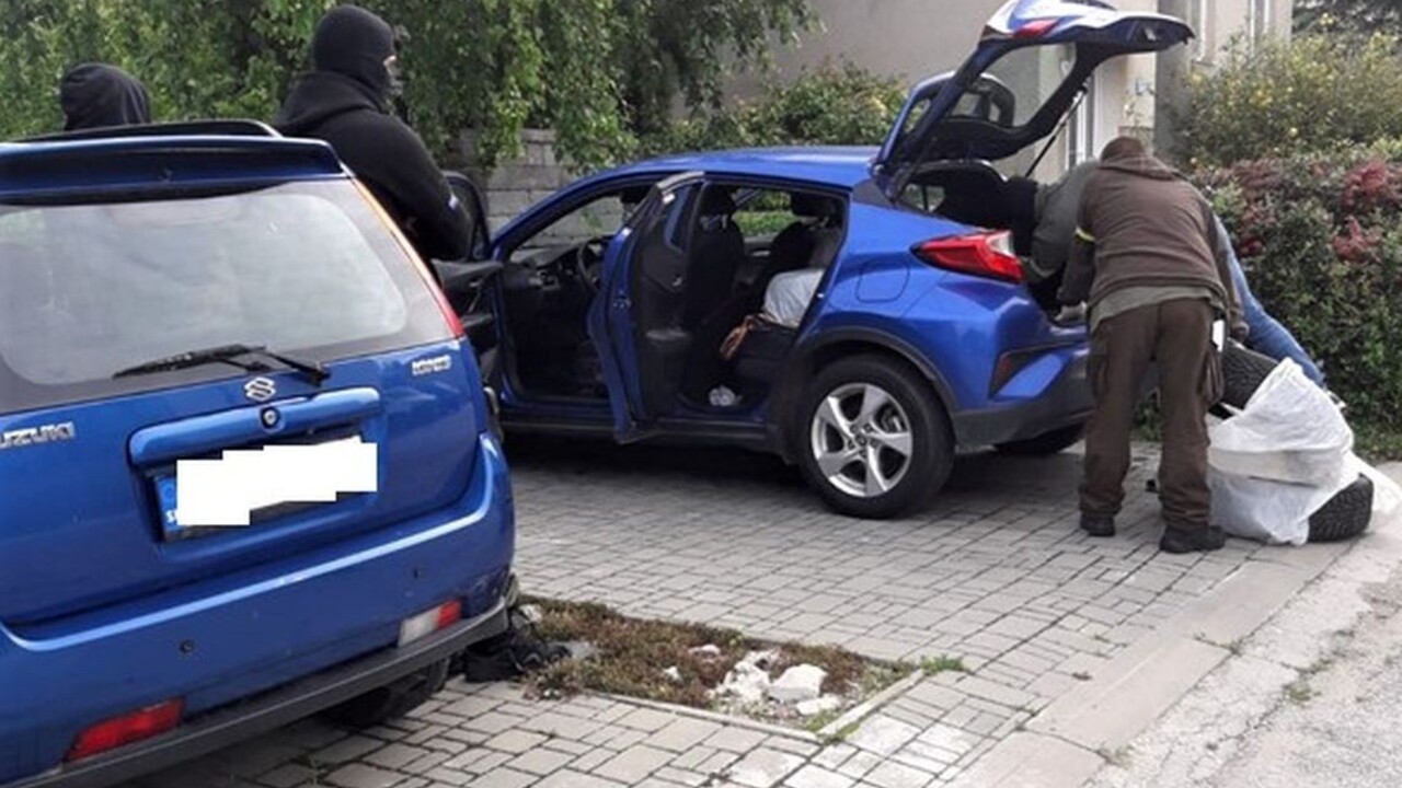 NAKA udrela v okolí Nitry, v putách skončili aj policajti