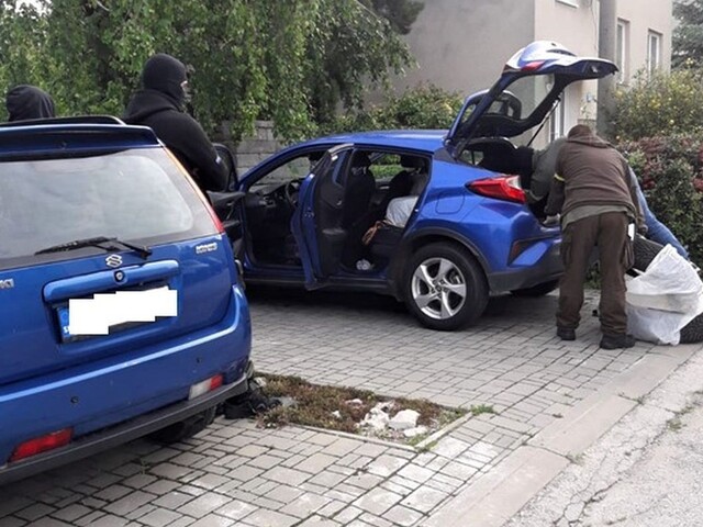 NAKA udrela v okolí Nitry, v putách skončili aj policajti