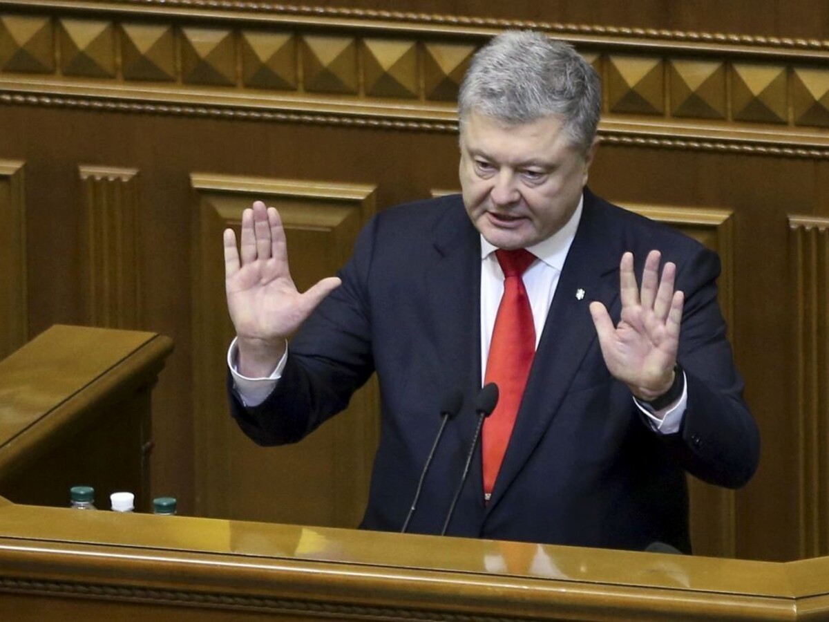 Porošenka vinia zo zmiznutia počítačov v poradnej miestnosti