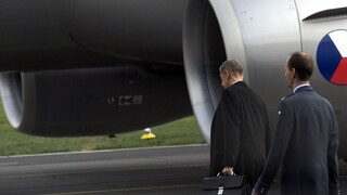Na palube lietadla s českým premiérom Babišom sa strieľalo