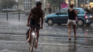 Maďarsko zasiahla silná búrka, zaplavila ulice a vyvracala stromy