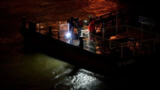 Na Dunaji sa potopila turistická loď, hlásia mŕtvych a nezvestných