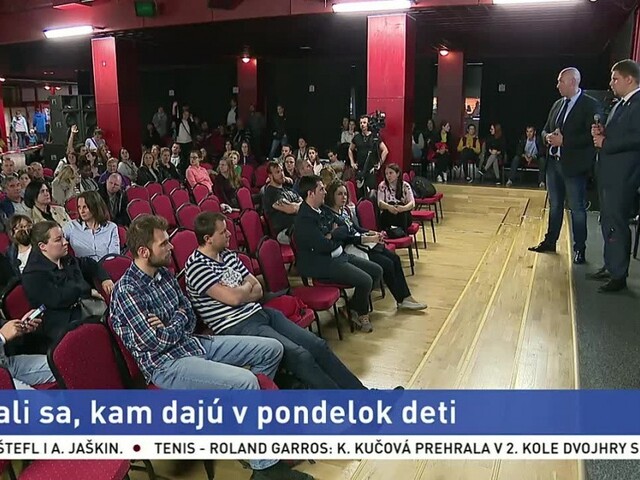 Starosta čelil nahnevaným rodičom, vysvetľoval situáciu so škôlkami