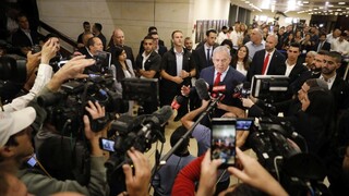 V Izraeli stanovili termín predčasných volieb. Netanjahu nezložil vládu