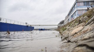 Hladina Dunaja nebezpečne stúpla, pre Bratislavu platí výstraha