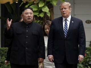 Kim dal popraviť zradcov, vraj zlyhali pri rokovaní s Trumpom