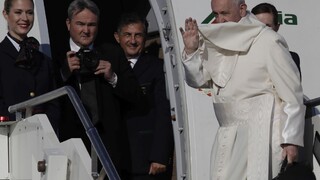 Pápež František prišiel do Rumunska, odslúži omšu na pútnickom mieste