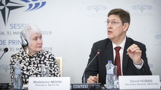 Slovensko hostí zhromaždenie NATO, rokuje sa na hrade