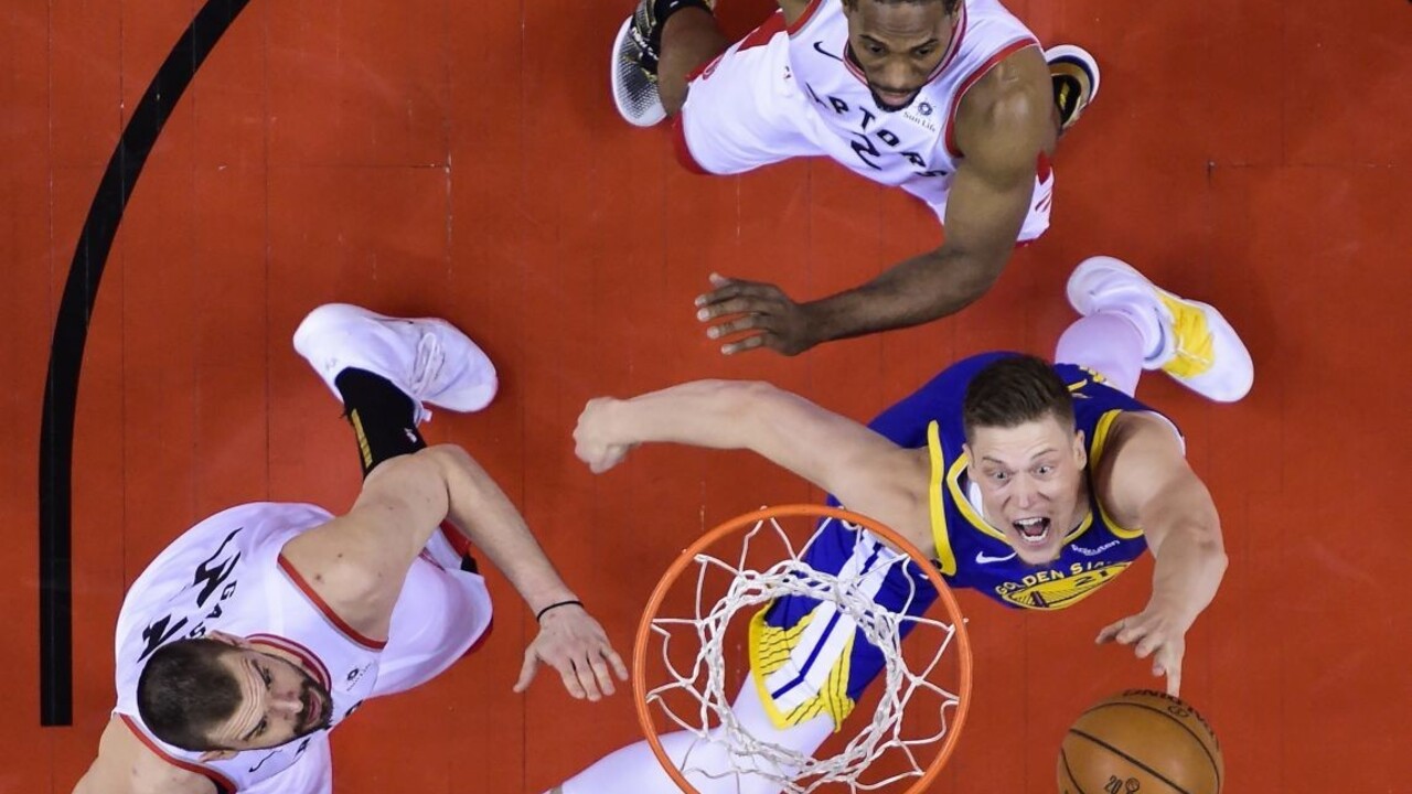 NBA: Golden State vyrovnali stav série, zdolali kanadské Toronto