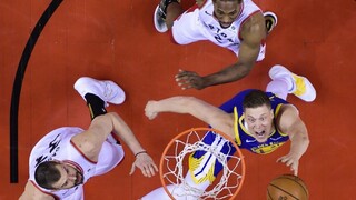 NBA: Golden State vyrovnali stav série, zdolali kanadské Toronto