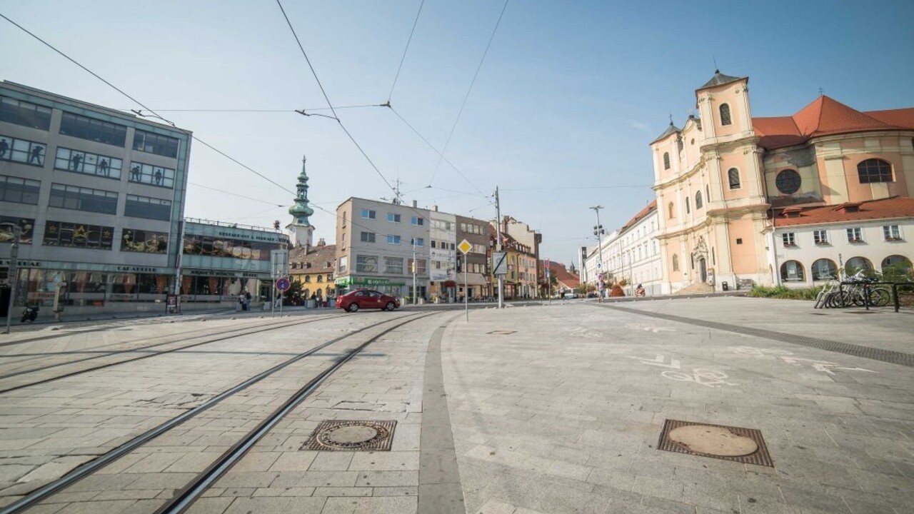 Nepočujúci skončil s krvácaním do mozgu, obvinený ide do väzby