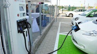 ÚVO chce ísť pri nákupe elektromobilov príkladom, urobí metodiku