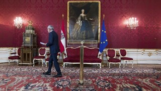 Expertná a rodovo vyvážená. Po fiasku majú v Rakúsku novú vládu