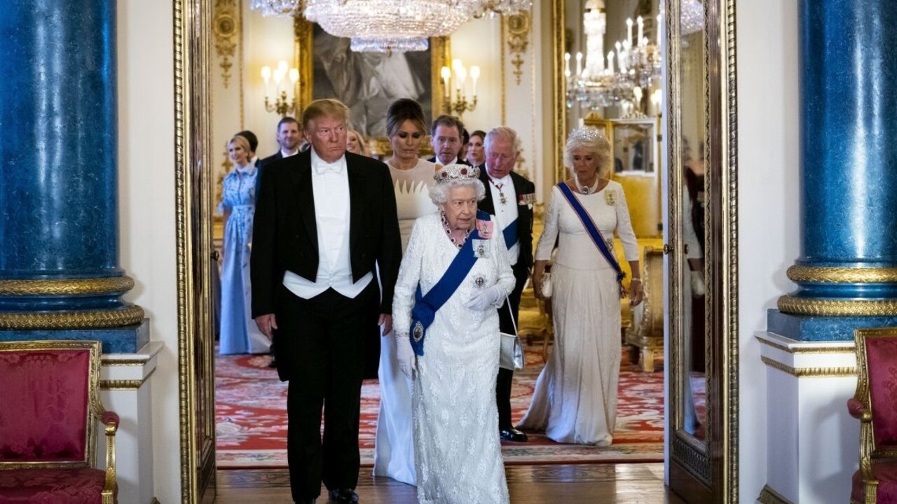 Úžasná, nadchýňal sa Trump kráľovnou. Meghan sa mu vyhla