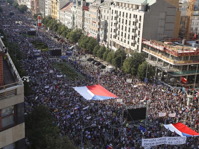 Je pekne, chodia na koncerty. Babiš reagoval na obrovský protest