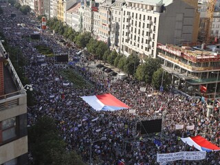 Je pekne, chodia na koncerty. Babiš reagoval na obrovský protest