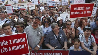 Politológ B. Doležal o demonštráciách v Česku