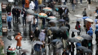 Štvrťfinálový program Roland Garros zrušili pre lejak