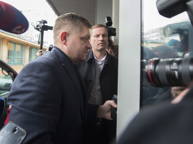 Fico je späť. Po dvoch týždňoch sa údajne objavil na Súmračnej