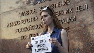 Ruského novinára zadržali pre drogy. Tvrdí, že mu ich podstrčili