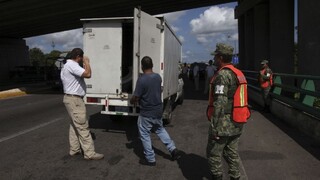 Trump clá odložil, Mexiko prijalo prísne opatrenia voči migrantom