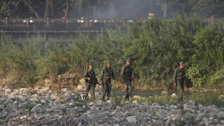 Maduro otvoril hranicu s Kolumbiou, do Venezuely mieria tisíce ľudí