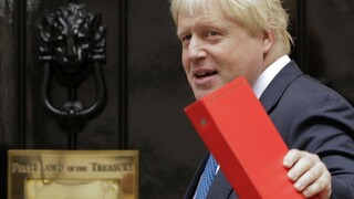 Sľuby pribúdajú. Favorit na britského premiéra chce nižšie dane