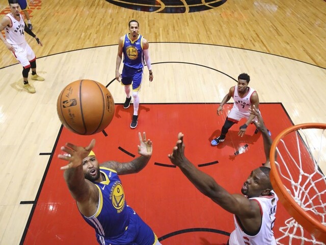 NBA: Golden State si predĺžili sezónu, tesne zdolali Toronto
