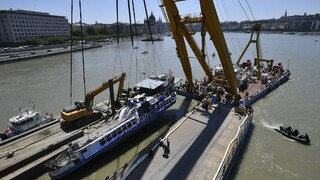 Z Dunaja vytiahli vrak lode, v ktorej zomierali juhokórejskí turisti