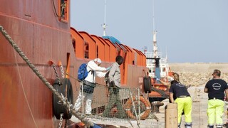 Lodiam s migrantmi hrozia prísne pokuty v talianskych vodách