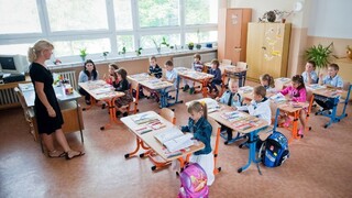 Rodičom prvákov odobrili 100-eurový príspevok na školské potreby