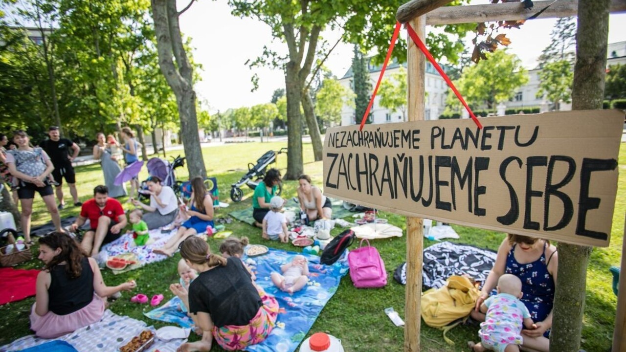 Matky vyjadrili svoje obavy o planétu na pikniku, premiér reagoval