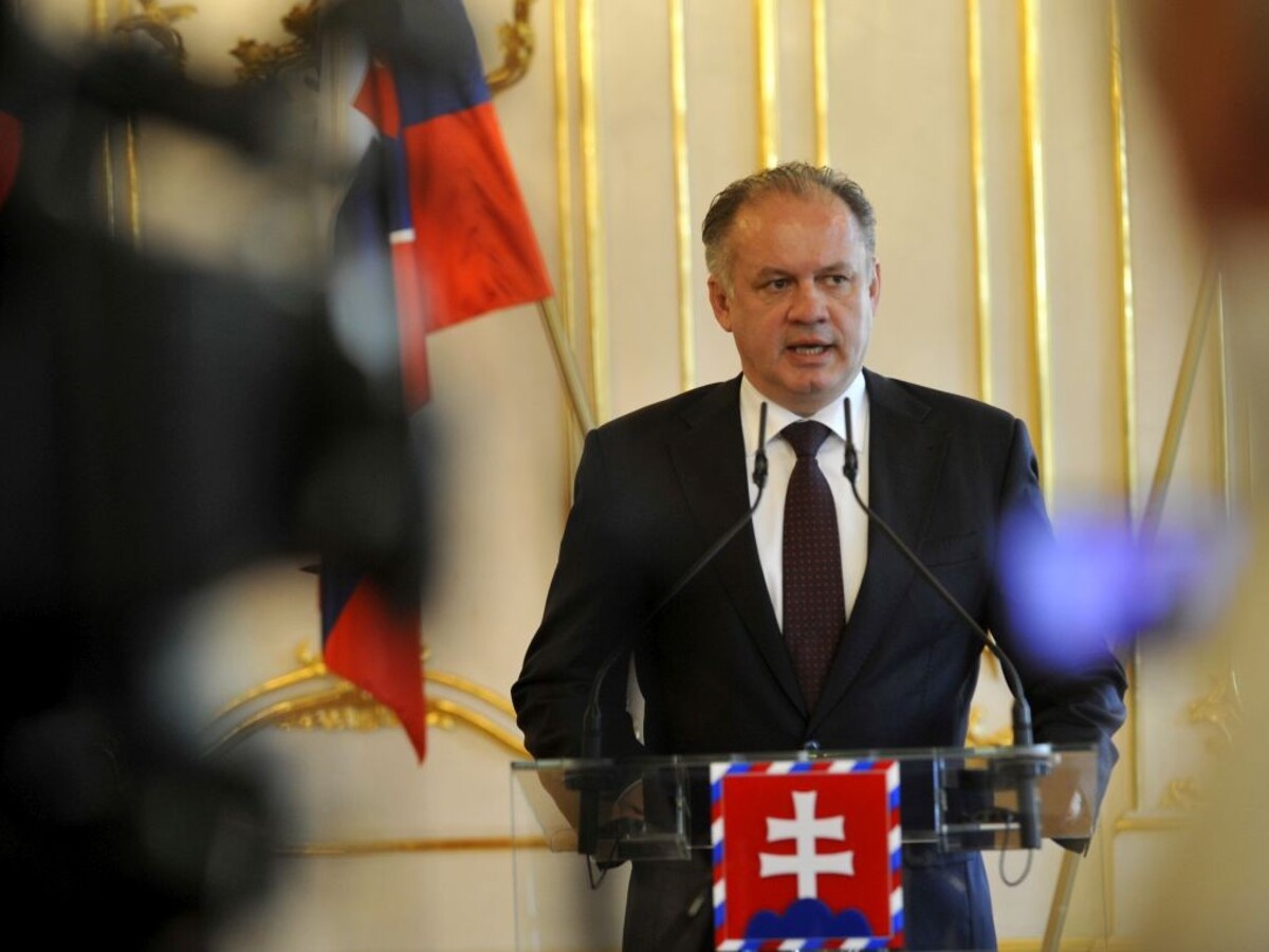 Andrej Kiska kamery 1140px (SITA/Ján Slovák)