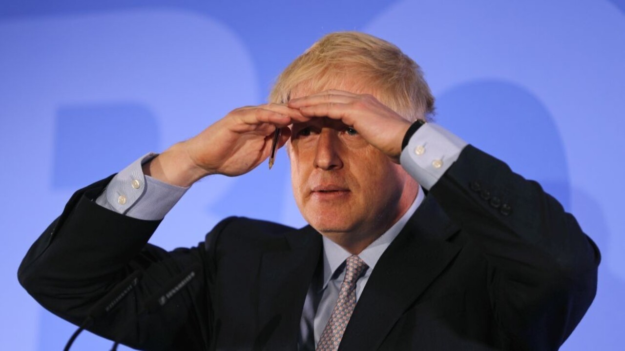 Favorit na premiéra vysvetlil, prečo si nedáva servítku pred ústa