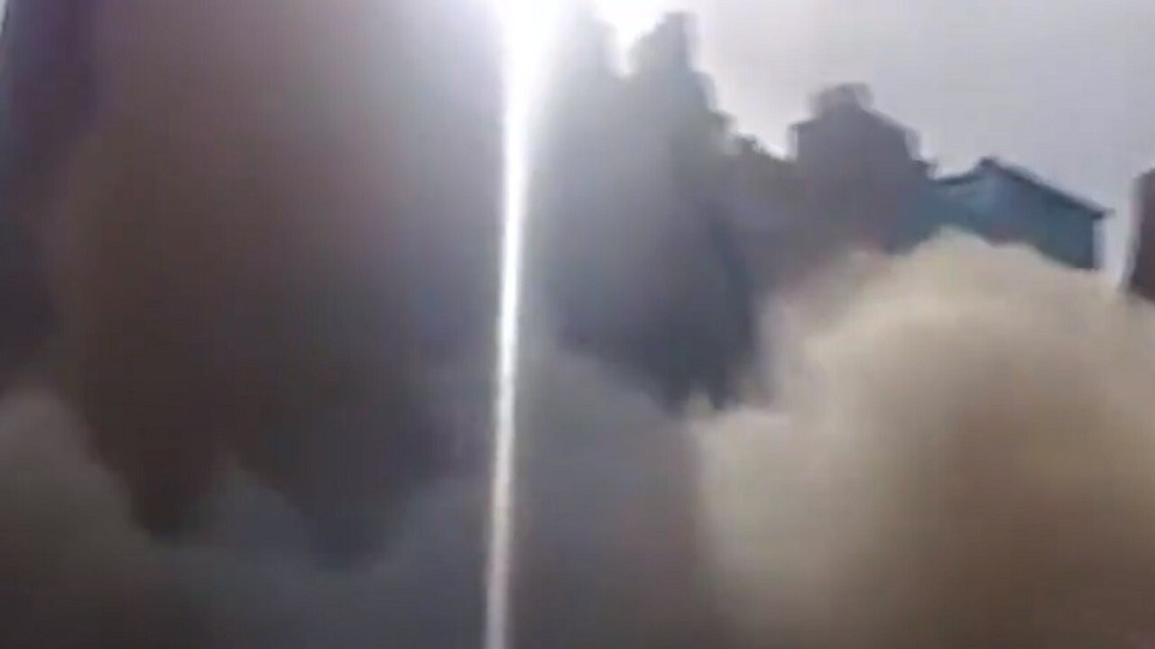 Na video zachytili zrútenie starobylej veže, kritici vinia vládu