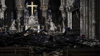 Sľuby sa na peniaze nemenia, boháči na Notre-Dame pozabudli
