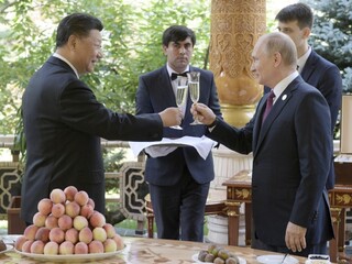 Čínsky prezident oslávil narodeniny s Putinom, dostal zmrzlinu