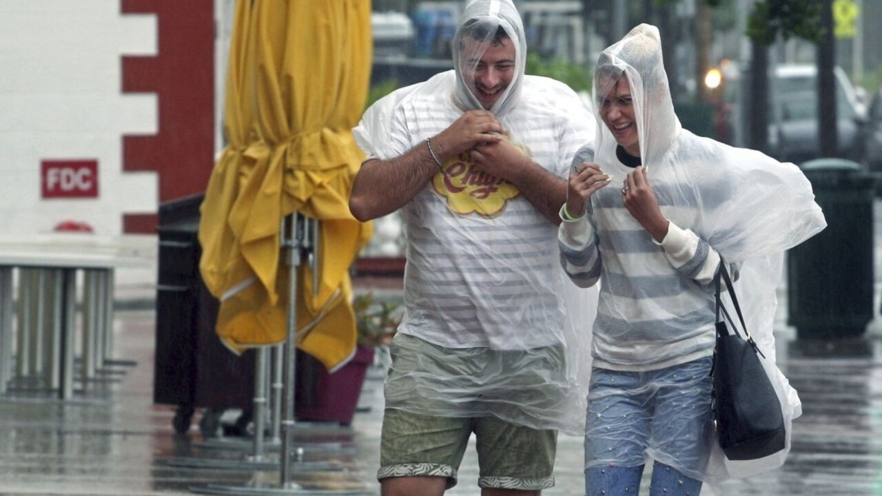 Prerušia vlnu horúčav búrky a lejaky? Vydali výstrahu pre celú SR