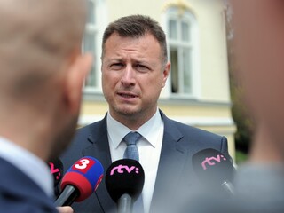Gál hrozí stiahnutím noviel z rokovania o protischránkovom zákone