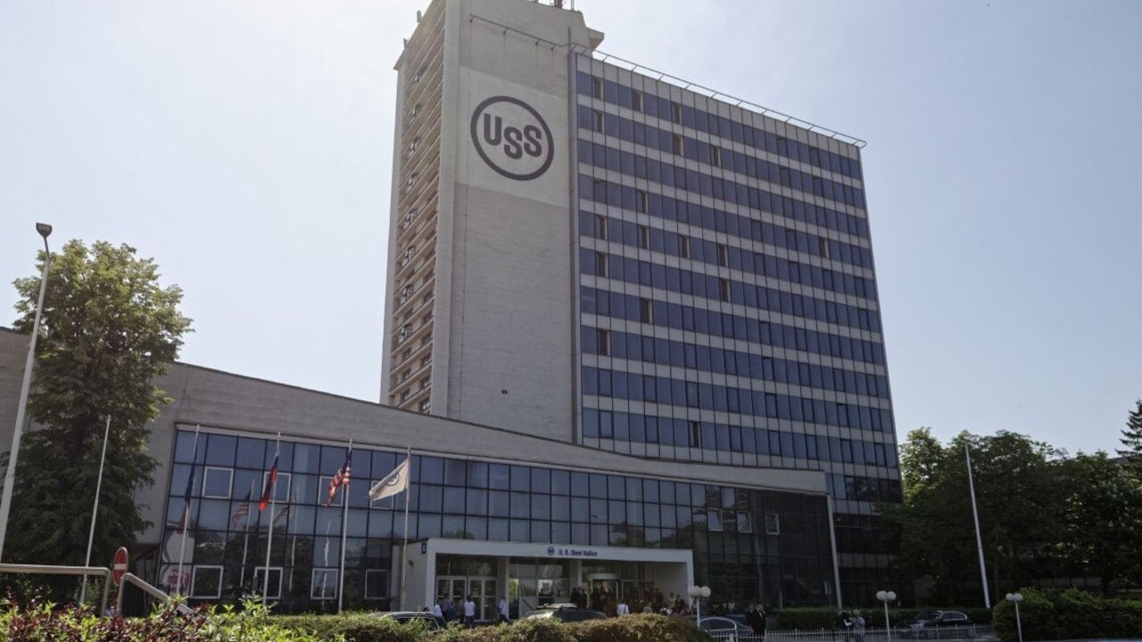 Zamestnancom košických oceliarní zvýšia mzdy, podpísali dohodu