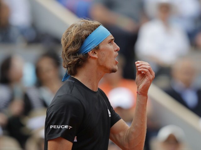 Zverev zvláda prípravu na Wimbledon, Halle postúpil do ďalšieho kola