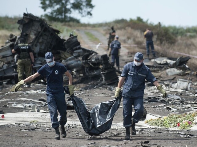 Za zostrelením letu MH17 nad Ukrajinou majú byť Rusi, zverejnili mená