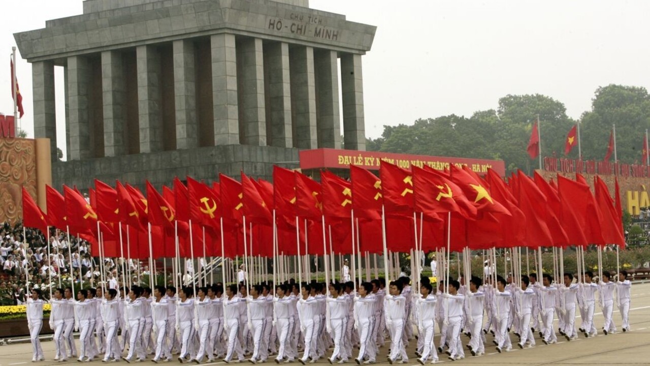 Ho Či Min sa rozkladá. Hanoj si povolal expertov na balzamovanie