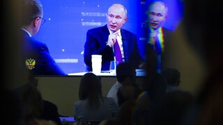 Putin odpovedal na otázky občanov, sťažovali sa na slabé platy