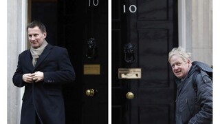 V boji o britské premiérske kreslo sa stretnú Johnson a Hunt