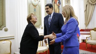 Prepustite väzňov, žiada komisárka OSN. Stretla sa s Madurom i Guaidóm