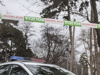 Streľba pri Púchove sa skončila smrťou, dve osoby bojujú o život