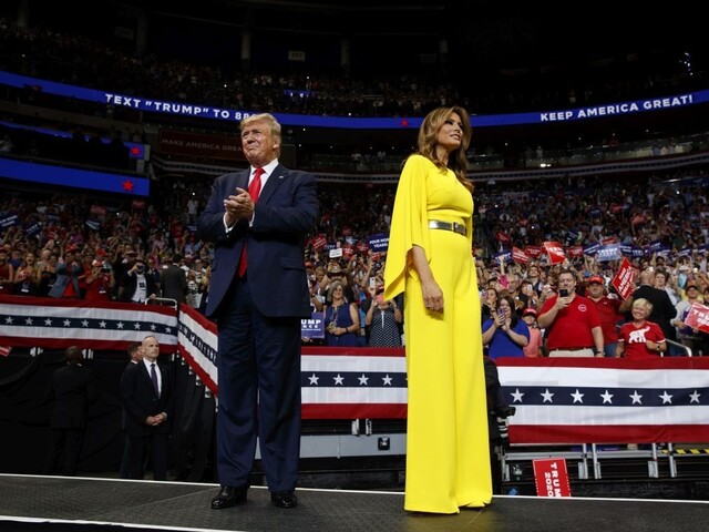 Trump ma zneužil, tvrdí novinárka. Podľa prezidenta si robí promo