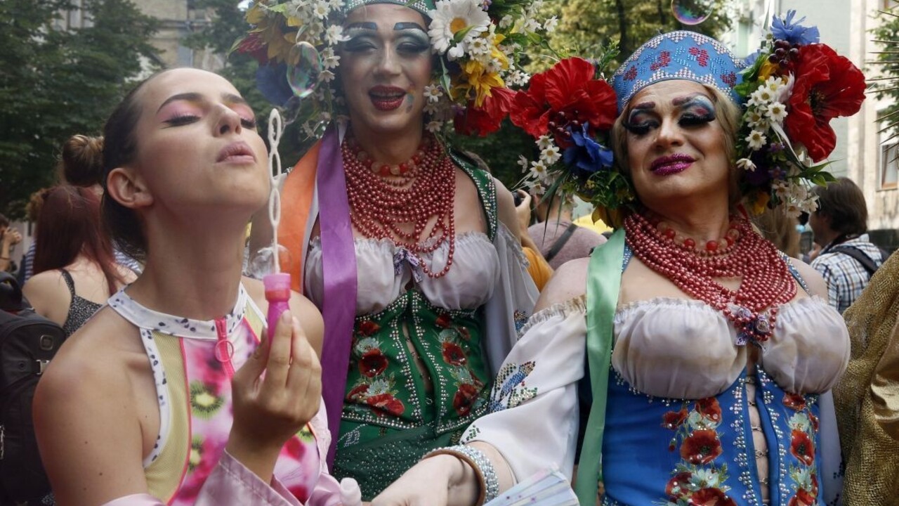 Tisícky ľudí sa stretli v Kyjeve, pochodovali za práva LGBT komunity