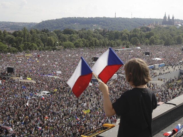 Najväčší protest od revolúcie. Babišovi odporcovia zaplnili Letnú